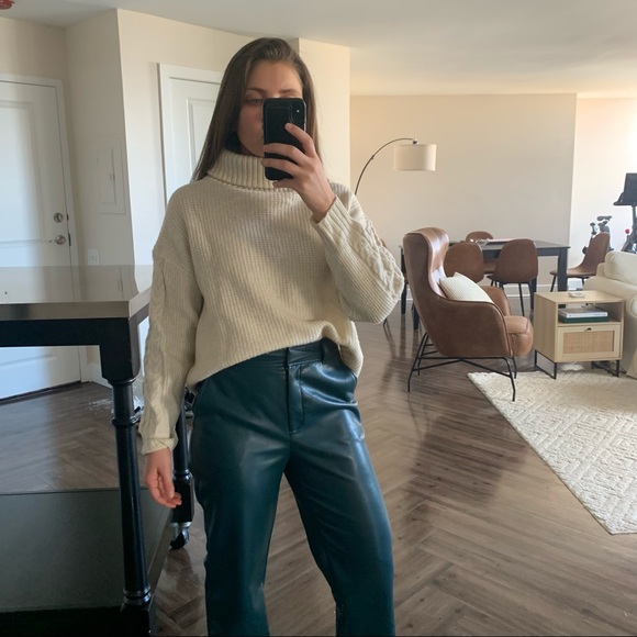 Something Navy Cream Turtleneck - Picture 4 of 7